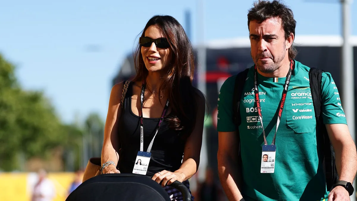 Fernando Alonso y Melissa Jiménez, primeras imágenes junto a su hijo de seis meses en el Gran Premio de Madrid