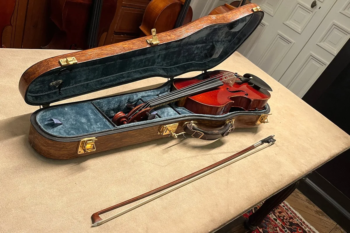 Restituyeron a una familia francesa un violín robado por los nazis en 1940