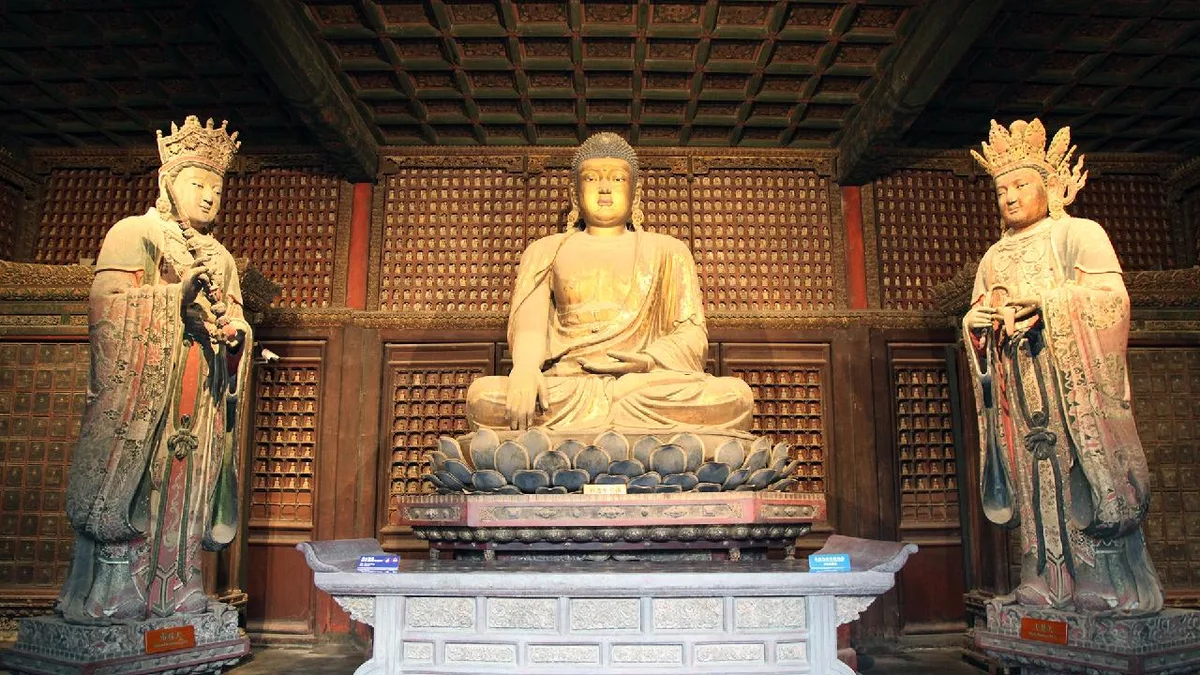 Admire exquisite Ming-era Buddhist statues at Beijing's Zhihua Temple