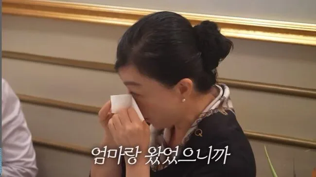 "절대 울지 말자 했는데…" 최화정, 15년 전 母와 왔던 식당서 결국 '눈물'