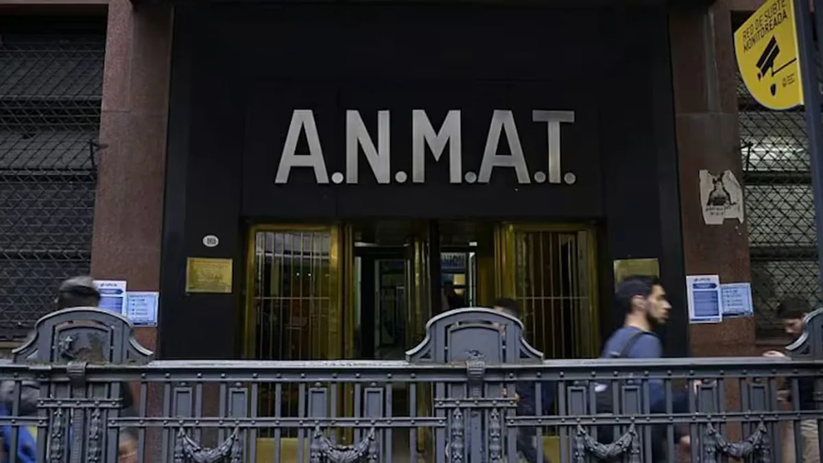La ANMAT prohibió una marca de lavandina en todo el país: cuál es y qué irregularidades detectó
