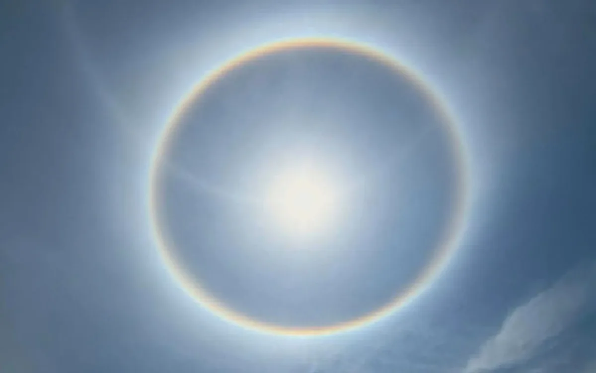 Halo solar: círculo no céu impressiona moradores em Goiás; vídeo