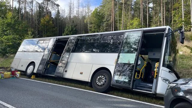 Rettungshubschrauber: Zehn Verletzte bei Unfall mit Bus in Saalfeld