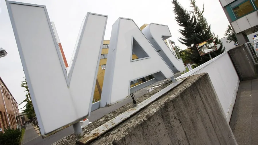 Magnethersteller: Geht eine deutsche Schlüsseltechnologie an einen US-Konzern? Ministerium prüft Risiken des VAC-Deals