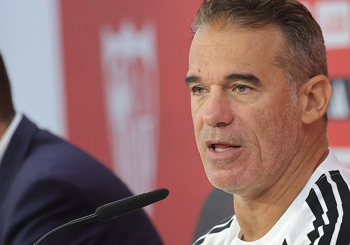 García Plaza, sobre los fichajes prioritarios para el Sevilla FC: «No hay una posición, hay muchas posiciones»