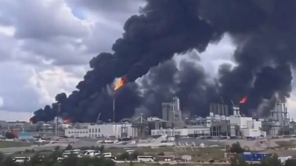 Sete mortos e nove desaparecidos após incêndio em complexo petroquímico na Rússia