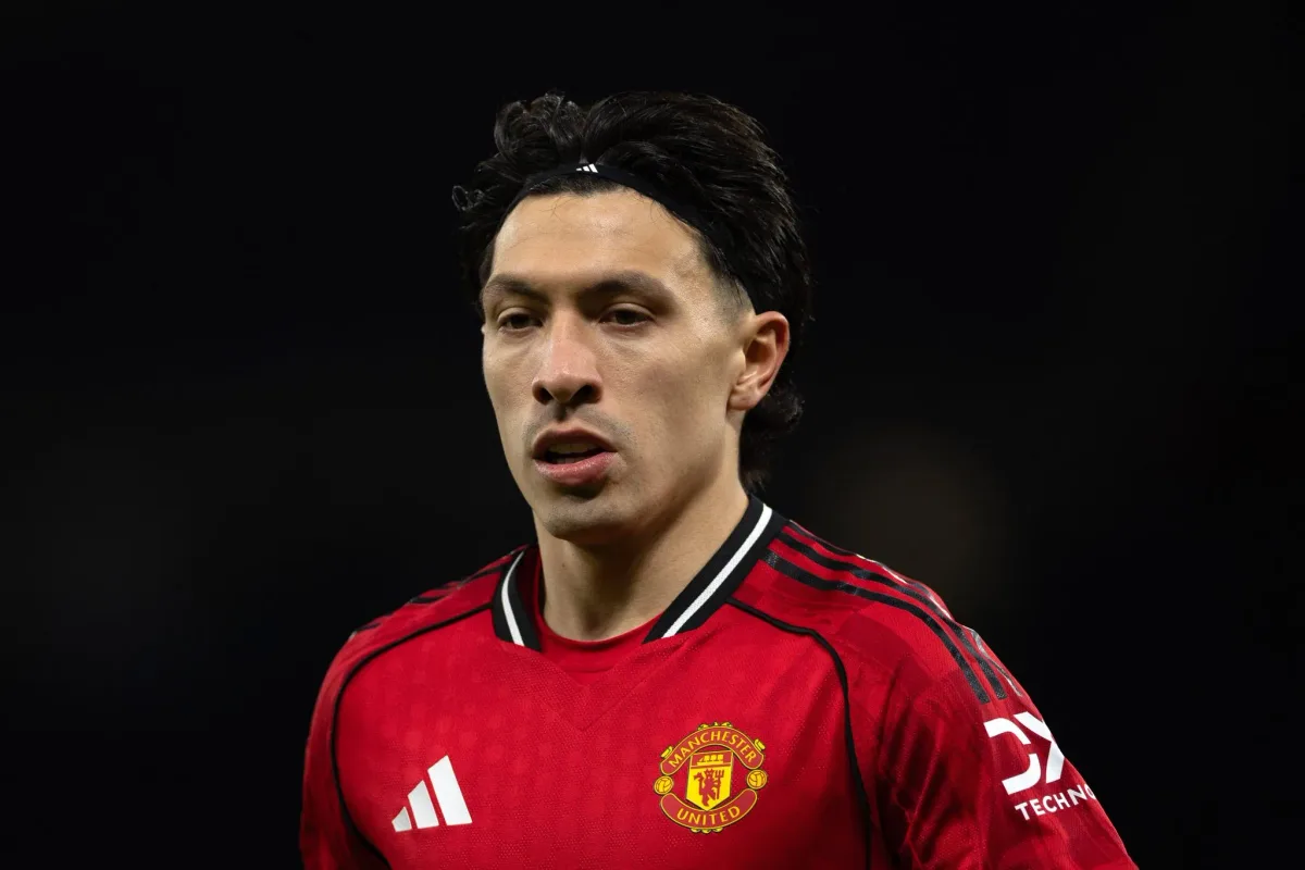 Lisandro Martínez detona diretoria do Manchester United após derrota na Champions League