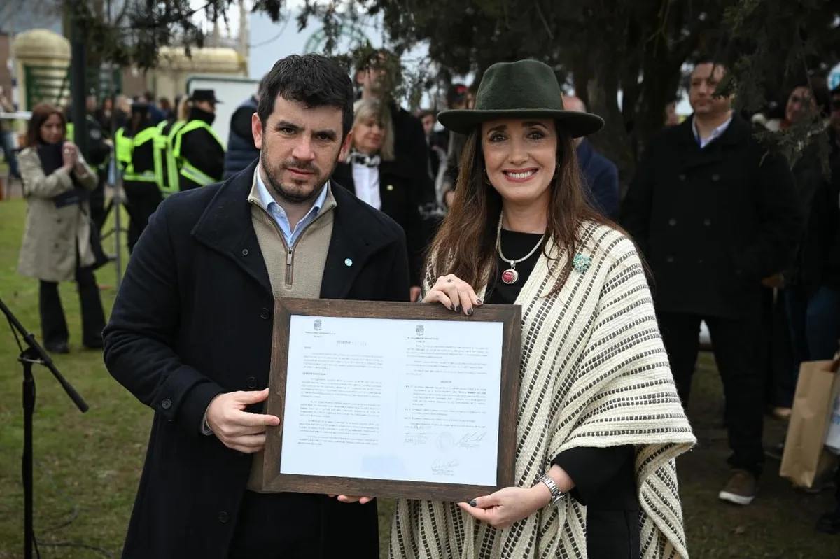 Victoria Villarruel se mostró con el presidente de la UCR en la Expo Venado y deslizó críticas al Gobierno