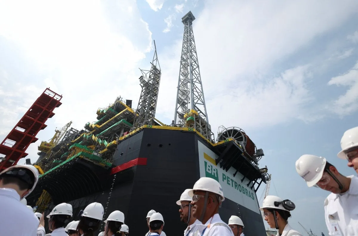 Petrobras e Seatrium lançam duas FPSOs para o campo de Búzios