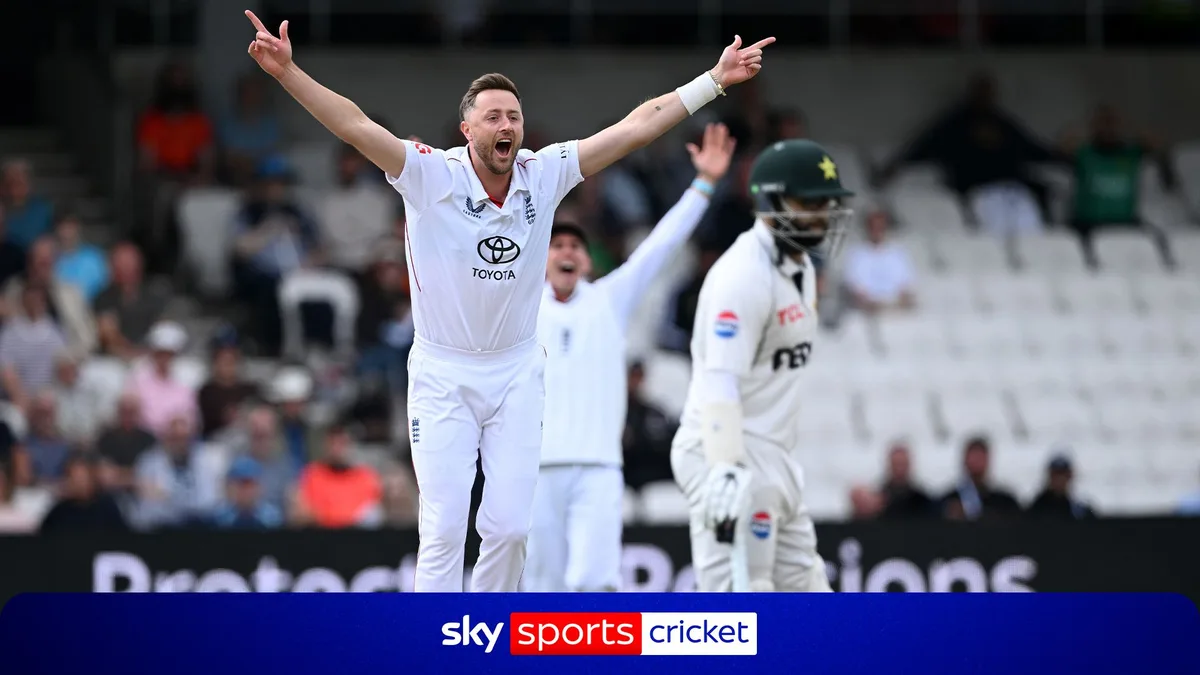 PLATINUM DUCK! Robinson strikes with very first ball of the Test!