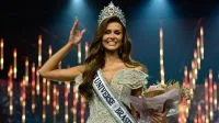 Miss Jamaica processa Miss Universo quase um após queda grave em palco