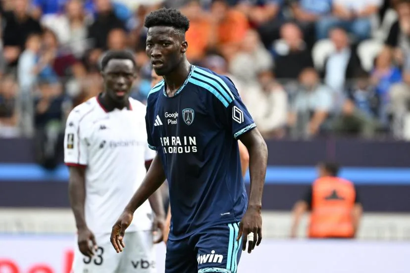 Achetée 25 M€ et 42 minutes jouées cette saison : la pépite ivoirienne Patrick Zabi attend encore son heure au Paris FC