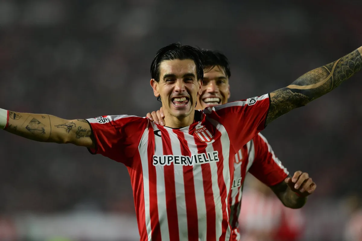 Estudiantes se dio un gran gusto en el clásico: goleó 4-0 a Gimnasia, que terminó con nueve jugadores
