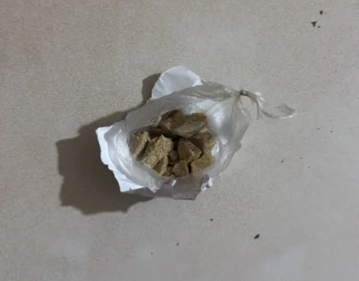 Monitorado por tornozeleira eletrônica é preso com drogas e balança de precisão no bairro Nova Cidade