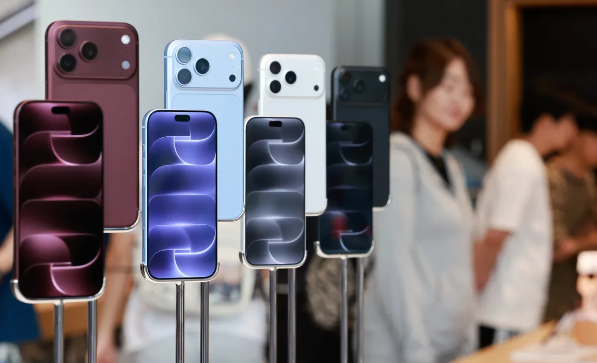 AIのメモリー攻勢、スマホ市場14年前水準に
