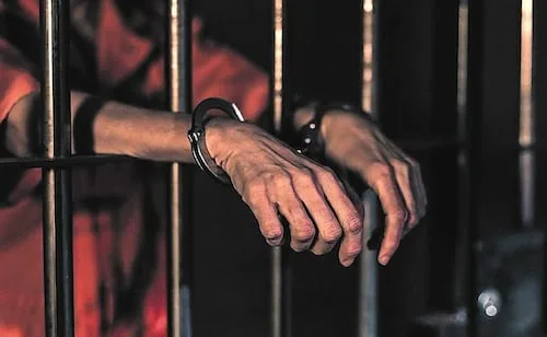 Detenido por homicidio se fuga bajo custodia de Guardia Estatal Procesal en Chiapas; TSJE aclara que escapó en zona de juzgados