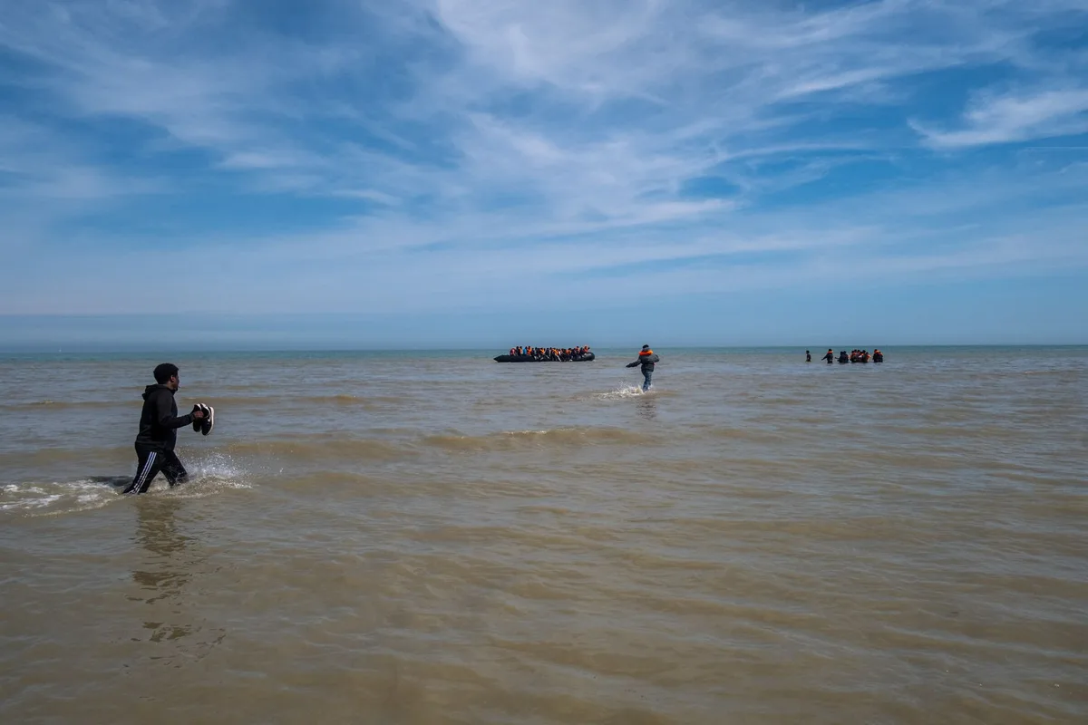 Royaume-Uni : traversées de la Manche et demandes d’asile en baisse sur un an