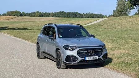 heise+ | E-Auto Mercedes GLB 250+ im Test: Was das SUV besser als die Limousine macht
