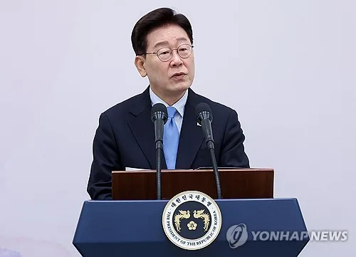 李대통령 지지율 42%로 취임 후 최저치…부정평가 첫 50%대[한국갤럽](종합)