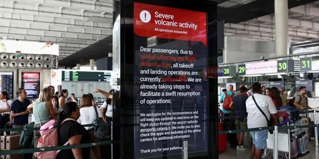 En Sicile, l’éruption de l’Etna provoque l’annulation de plus de 1 000 vols à l’aéroport de Catane et bloque des dizaines de milliers de voyageurs