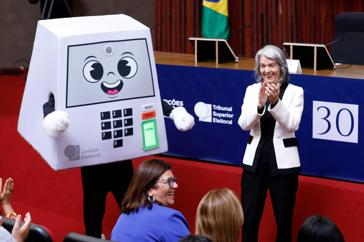 'Máximo que o computador fazia': analista de sistema explica limitação tecnológica que deu origem ao 'Pilili' da urna eletrônica