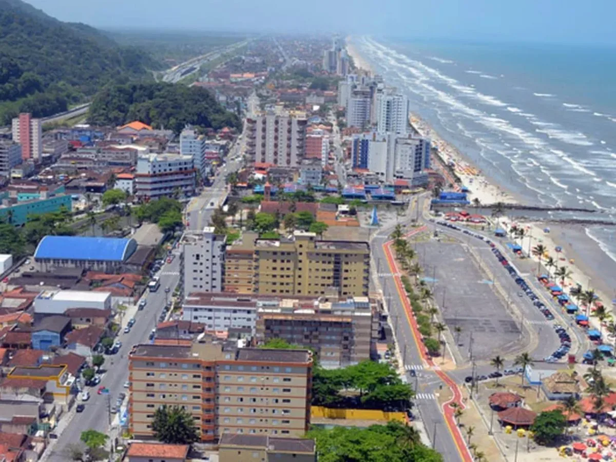 Justiça suspende liminar e demolição de quiosques avança no litoral de SP