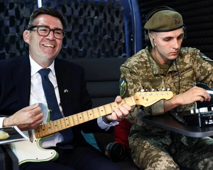 Bigmouth strums again: was Andy Burnham’s Smiths jam in Kyiv the perfect soundtrack to a Britain in freefall?