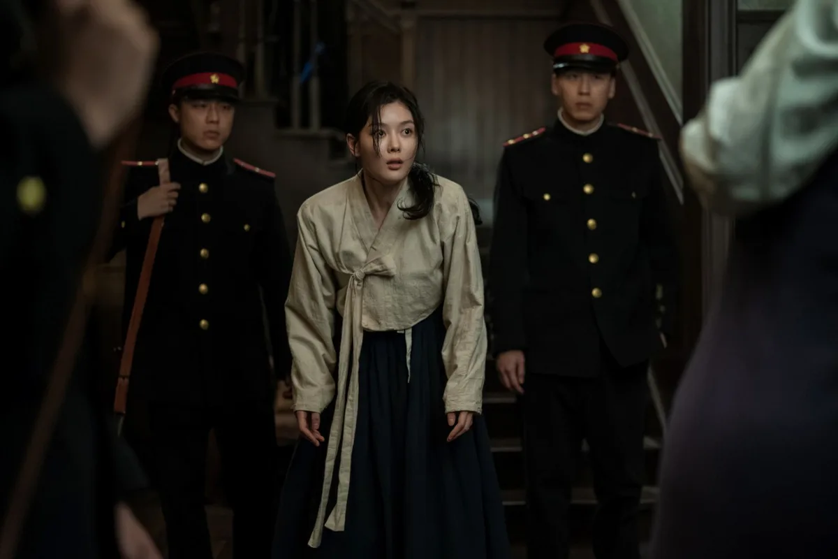 김유정, 암살 사건 휘말려 경찰에 포위…박진영과 살벌한 대치 (100일의 거짓말)