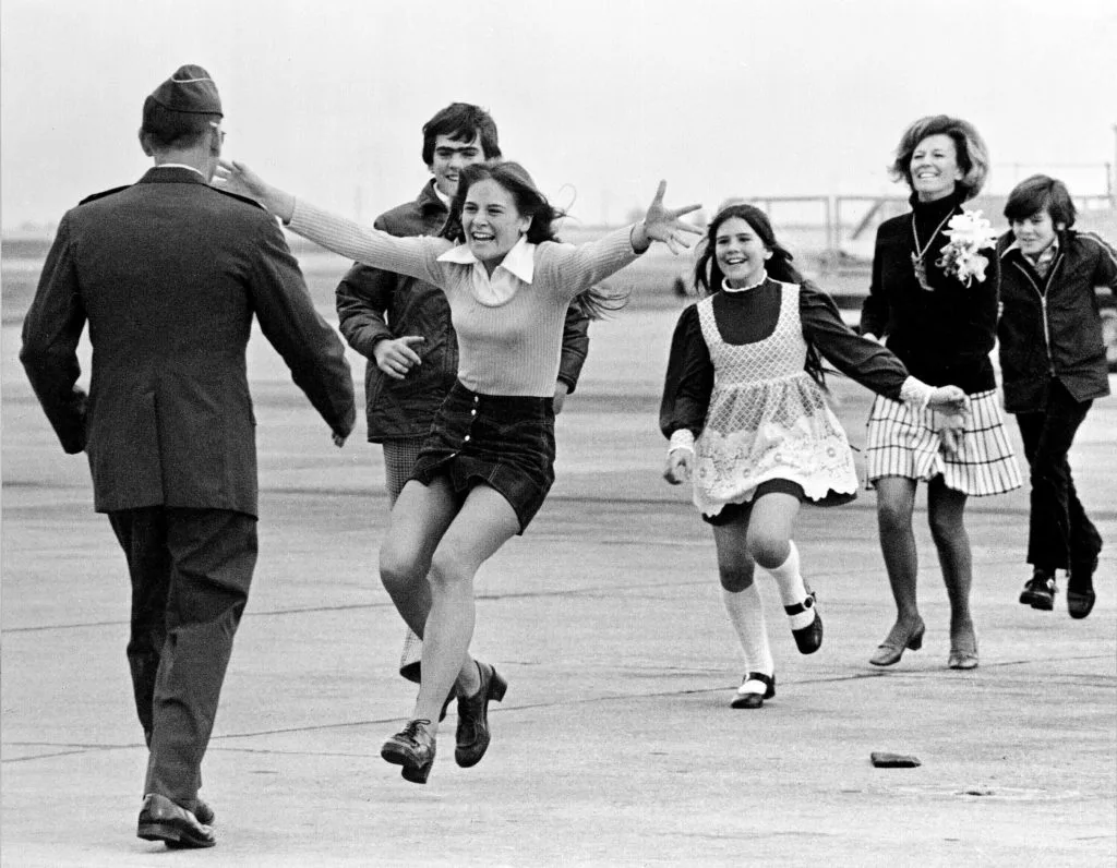 Sal Veder, Pulitzer Prize-winning photographer who shot iconic photo of soldier returning from Vietnam, dies at age 99