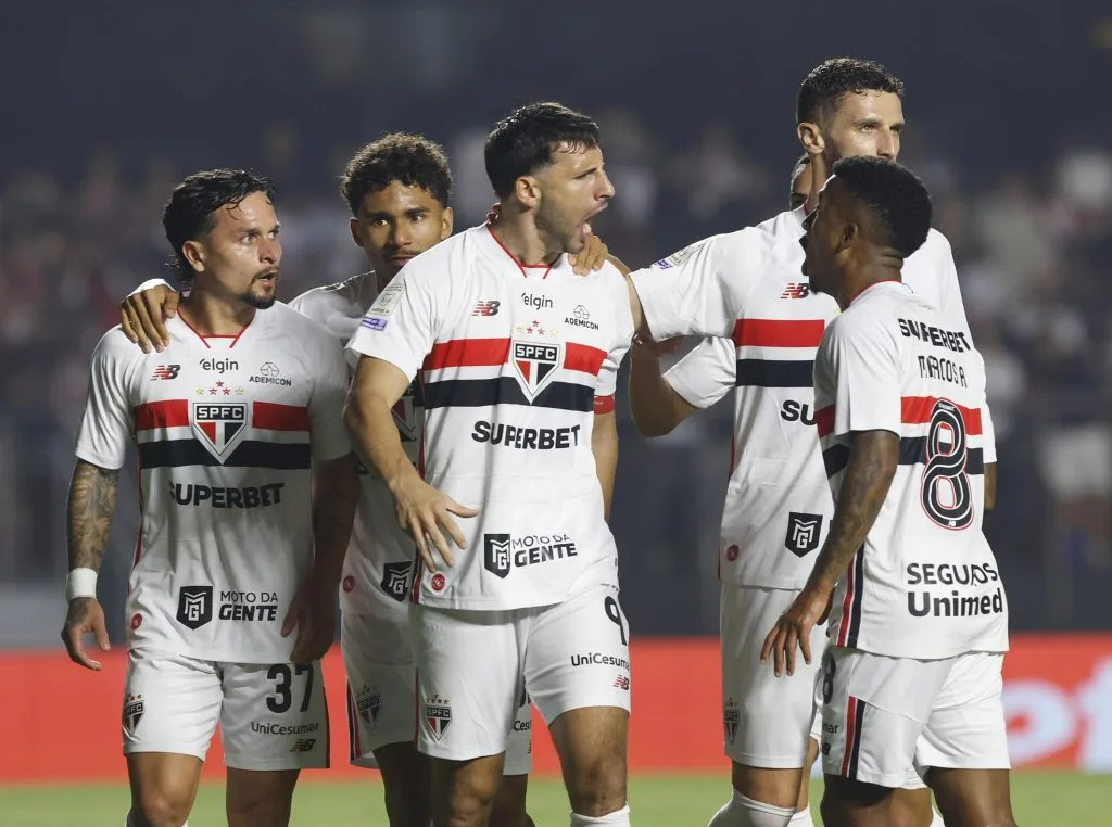 São Paulo vence o Internacional no Morumbis após eliminação na Sul-Americana e sob protesto da torcida