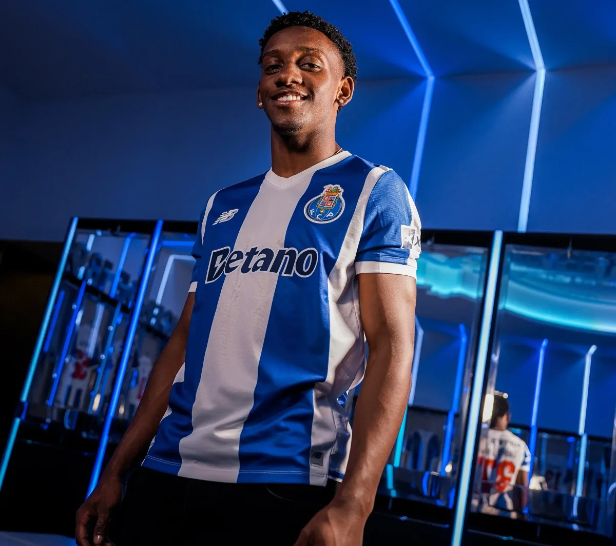 Porto anuncia Gabriel Mec, mas deixa brasileiro fora da Champions