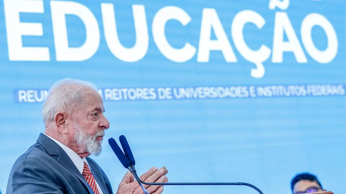 Sem vetos, Lula sanciona lei que pode retirar até R$ 16,6 bilhões da saúde e educação em 2027