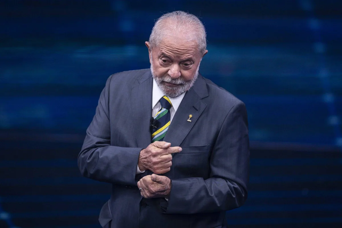 Avanço de Flávio Bolsonaro faz Lula reavaliar estratégia, e presidente deve ir a debate da Globo