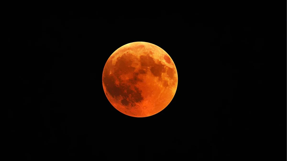 FOTOS: Eclipse lunar deixa Lua avermelhada e encanta o céu durante a madrugada no Brasil; veja imagens do fenômeno que cobriu 96,2% do satélite natural