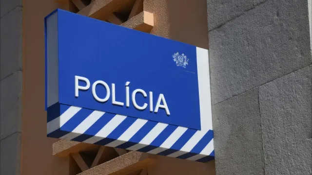 Compra carta de condução falsa e acaba detido pela PSP em Vila Franca