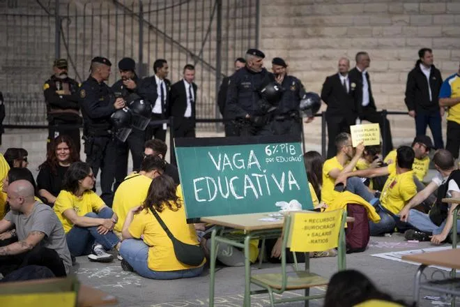 El Govern tratará de desactivar la huelga de docentes de inicio de curso anunciando más aulas de acogida