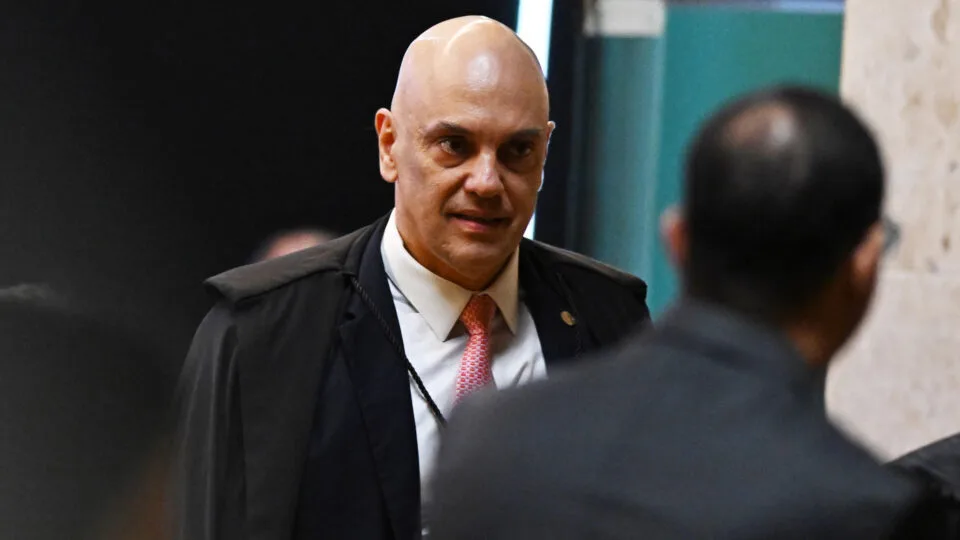 Crise no STF pode ter impacto decisivo na eleição brasileira, diz jornal britânico