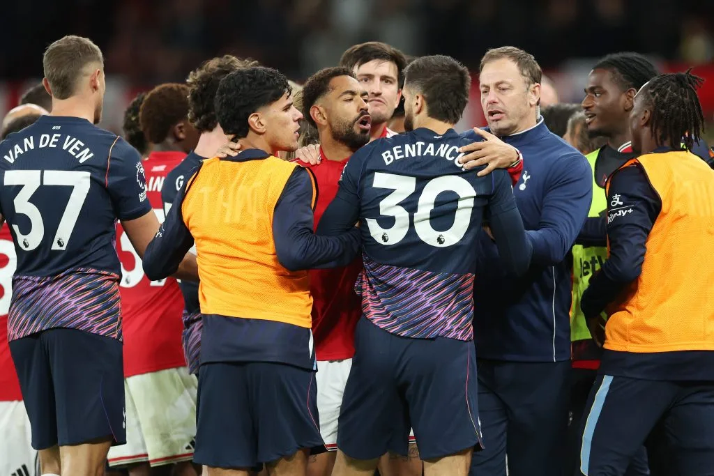 Com a mais, United cede empate para Tottenham pelo Campeonato Inglês