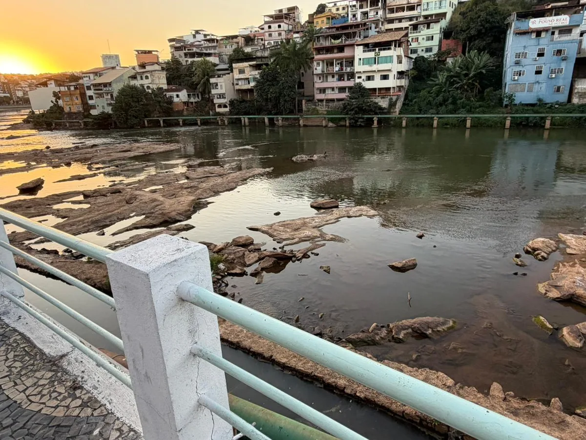 Corpo é encontrado com pés e mãos amarrados às margens de rio em Cachoeiro