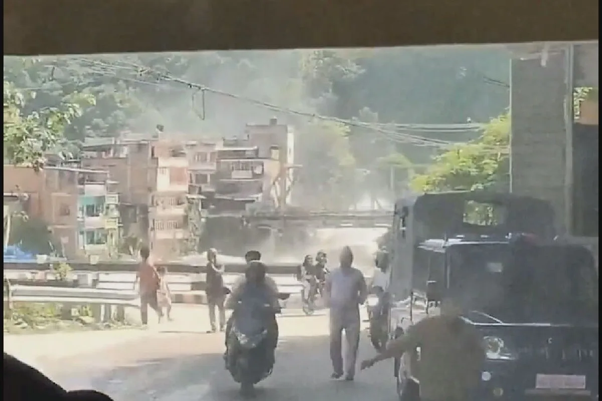 VÍDEO mostra desespero de passageiros de ônibus durante avalanche no Nepal