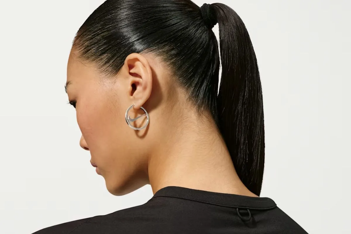 Nike lança primeira coleção própria de joias inspirada no logo Swoosh