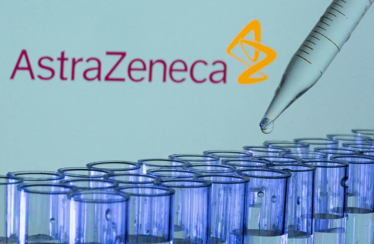 AstraZeneca suspende un ensayo clínico de un medicamento contra el cáncer de pulmón