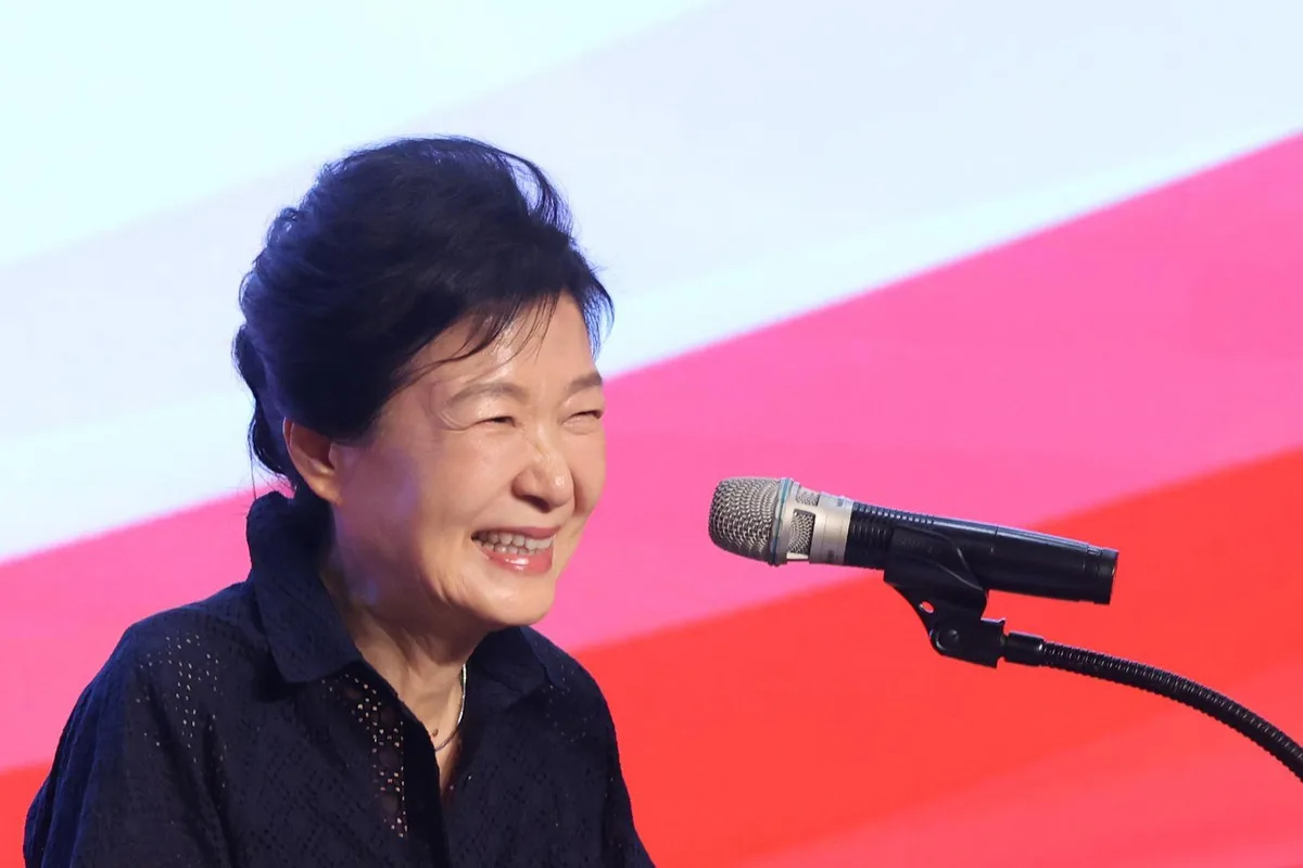 與 “박근혜 탄핵이 정치적 선고라니…국힘, 헌정질서 유린”
