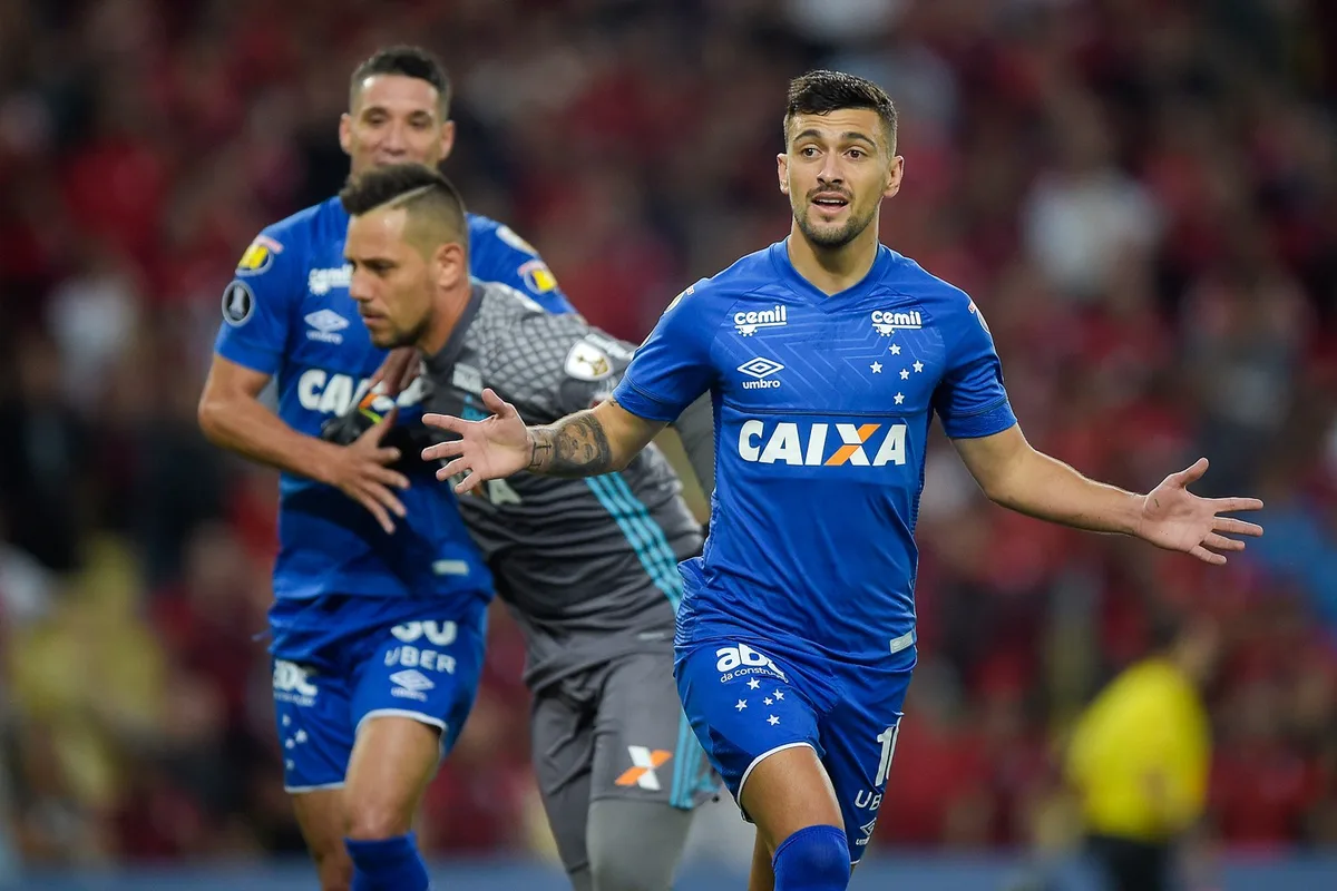 Histórico de duelos mata-mata tem leve vantagem do Cruzeiro sobre o Flamengo; veja os jogos