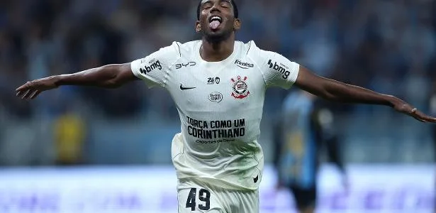 Corinthians negocia venda de André ao Nottingham Forest