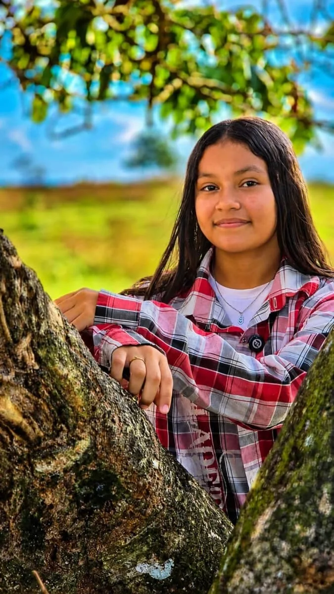 Aos 12 anos, estudante da zona rural de Xapuri sonha em ser cantora sertaneja