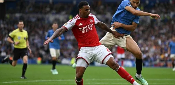 Brasileiros não jogam bem e Arsenal leva 3 a 0 do Brighton no Inglês