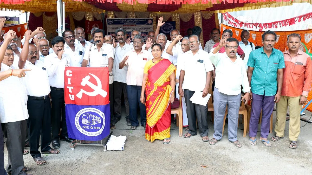 Retired TNSTC employees stage protest