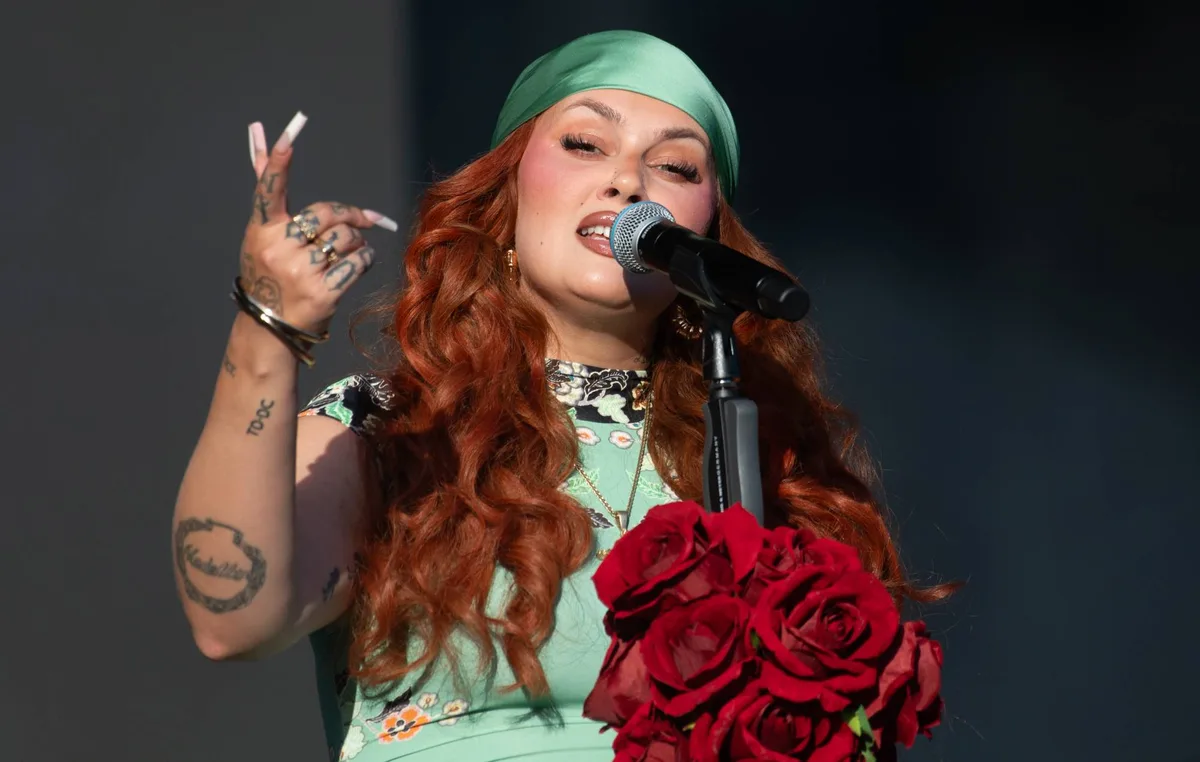 Watch Sasha Keable perform ‘Options’ and ‘Why’ on ‘Saturday Night Live UK’