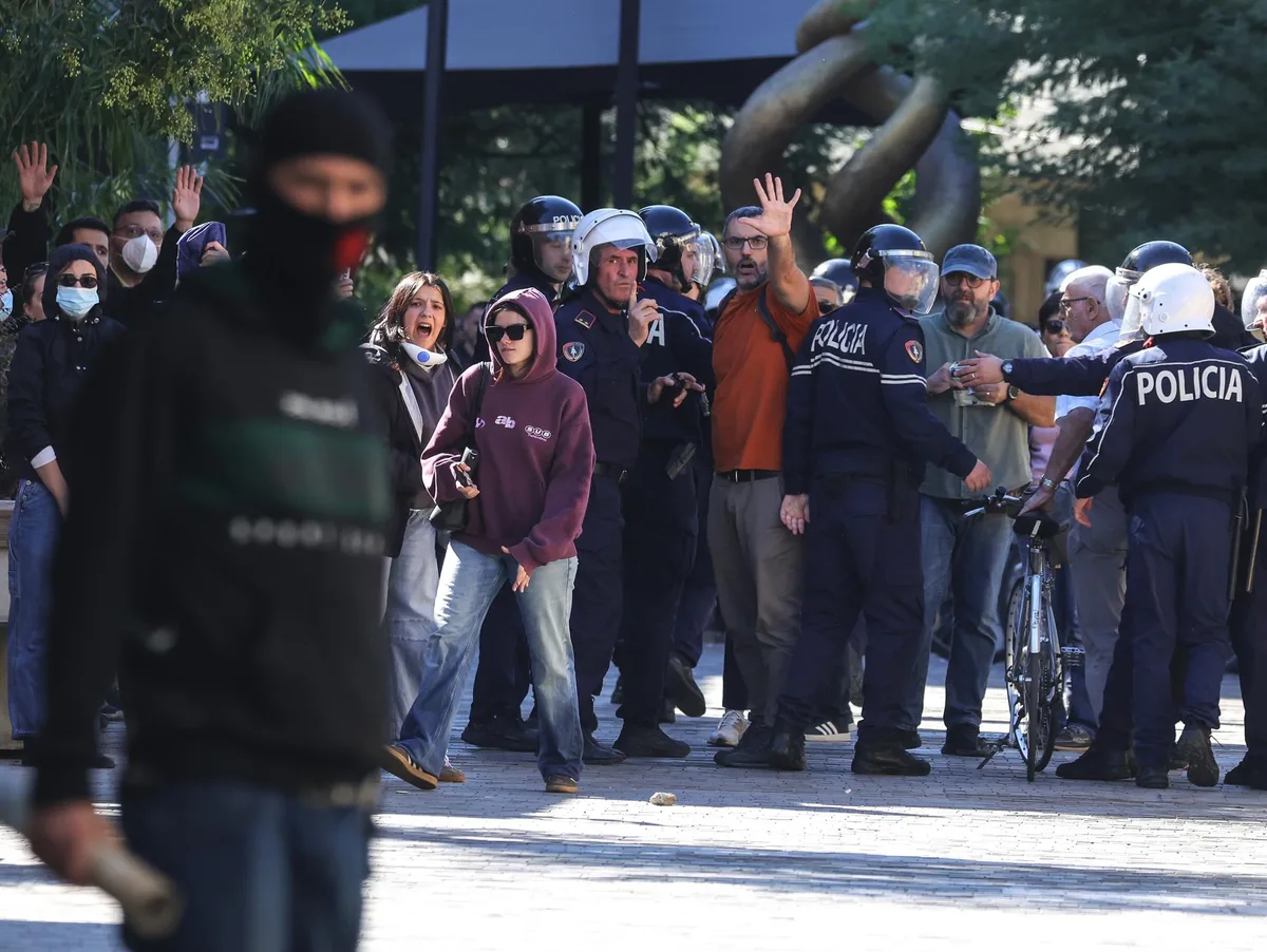La UE condena la violencia en las protestas estudiantiles de Albania y pide contención a los manifestantes